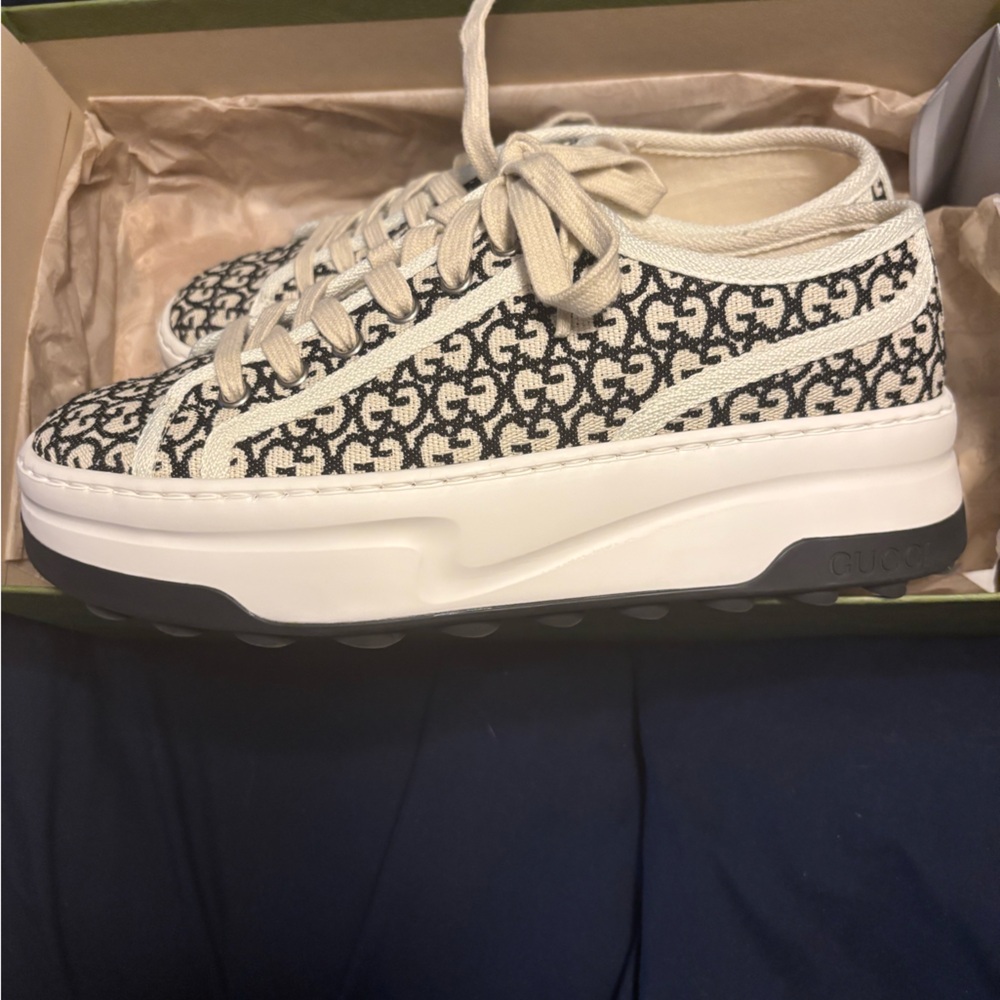 Gucci sneakers 🩵
